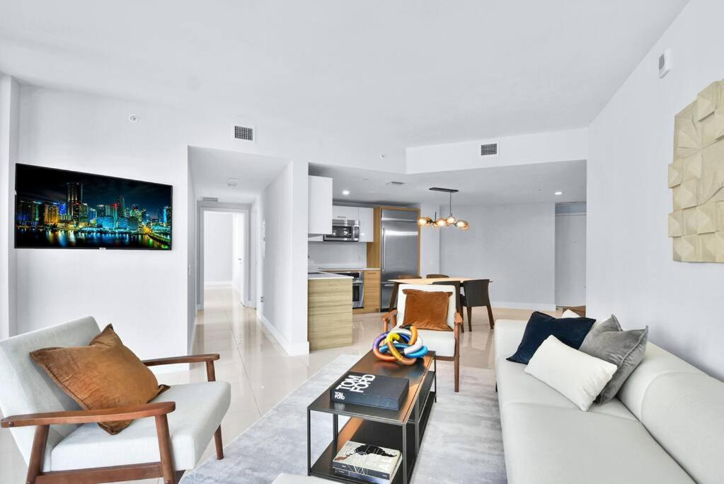 Lovely Upscale Condo Gorgeous View 2Bd 2Bath In Brickell 마이애미 외부 사진