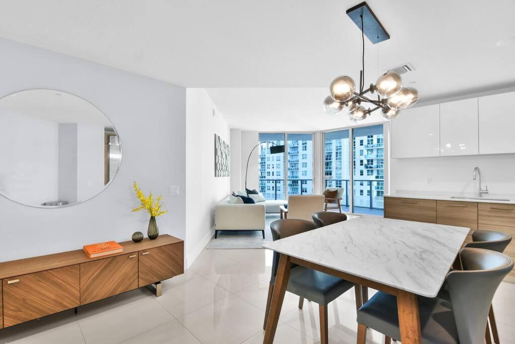 Lovely Upscale Condo Gorgeous View 2Bd 2Bath In Brickell 마이애미 외부 사진