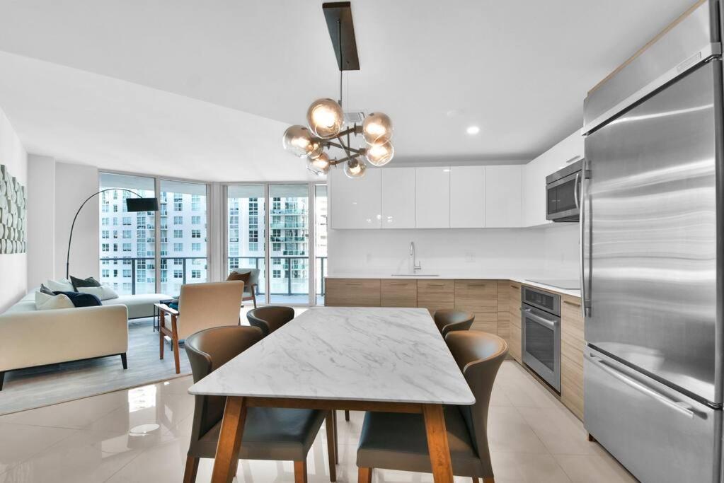 Lovely Upscale Condo Gorgeous View 2Bd 2Bath In Brickell 마이애미 외부 사진