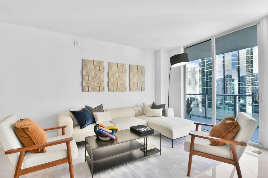 Lovely Upscale Condo Gorgeous View 2Bd 2Bath In Brickell 마이애미 외부 사진