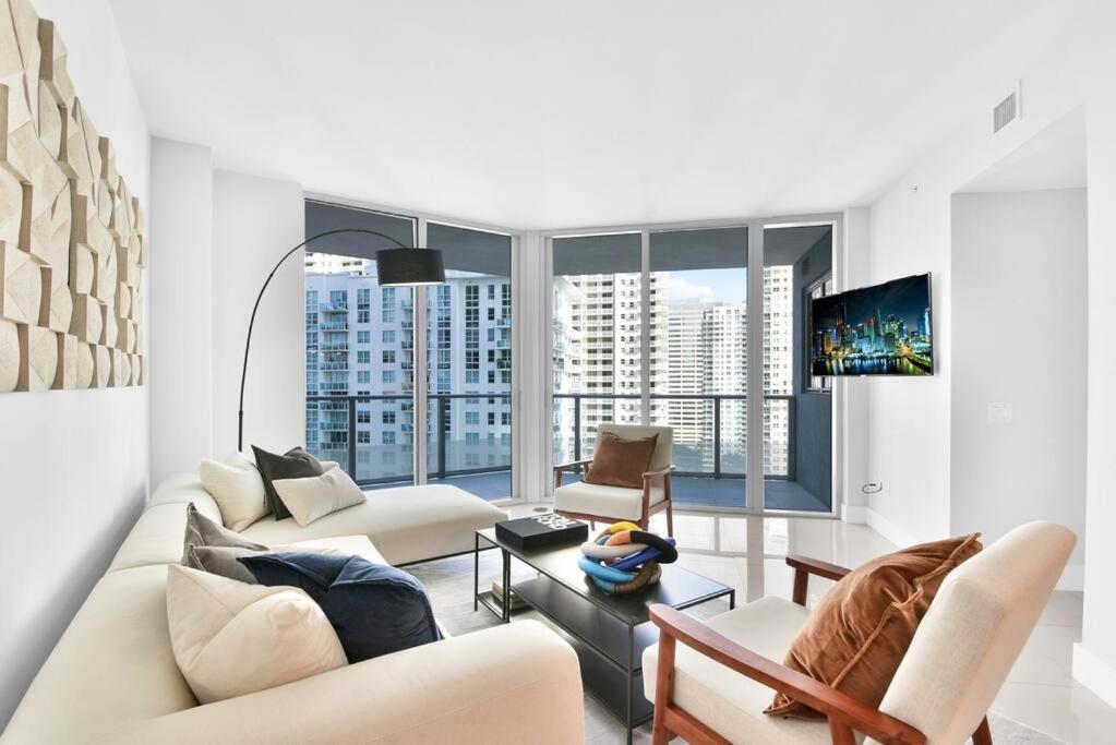 Lovely Upscale Condo Gorgeous View 2Bd 2Bath In Brickell 마이애미 외부 사진