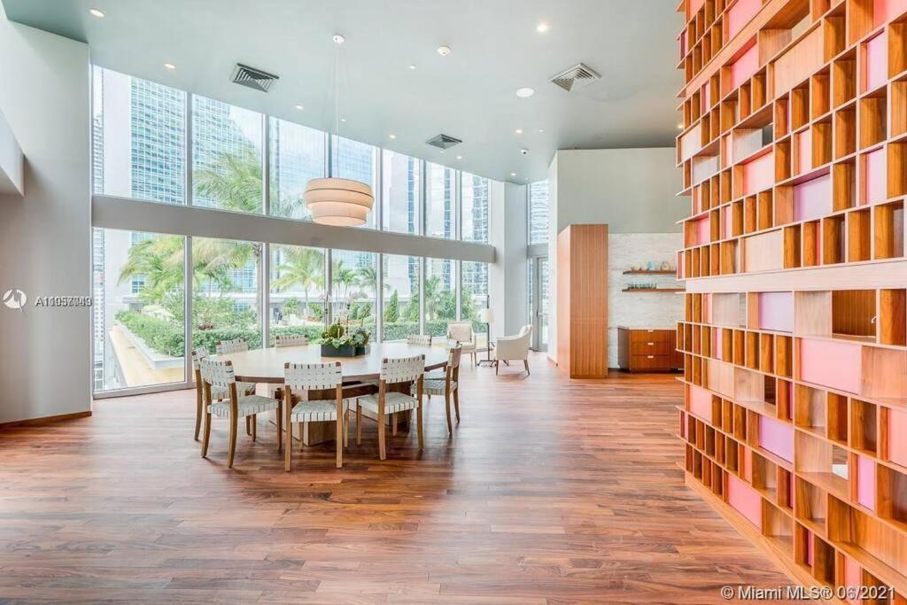 Lovely Upscale Condo Gorgeous View 2Bd 2Bath In Brickell 마이애미 외부 사진