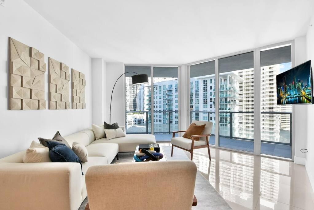 Lovely Upscale Condo Gorgeous View 2Bd 2Bath In Brickell 마이애미 외부 사진