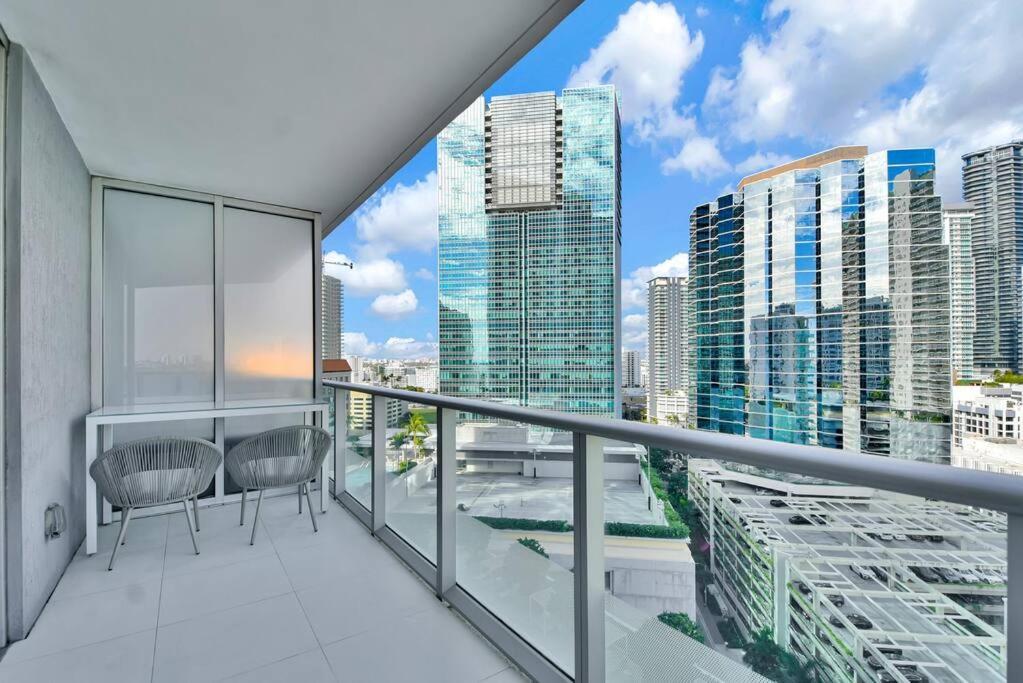 Lovely Upscale Condo Gorgeous View 2Bd 2Bath In Brickell 마이애미 외부 사진