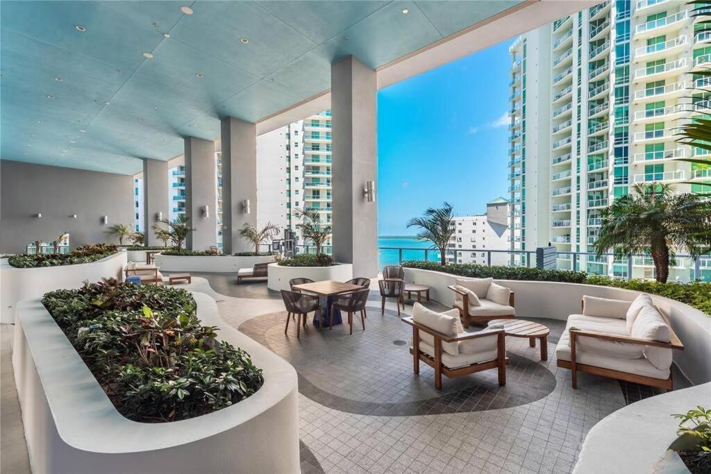 Lovely Upscale Condo Gorgeous View 2Bd 2Bath In Brickell 마이애미 외부 사진